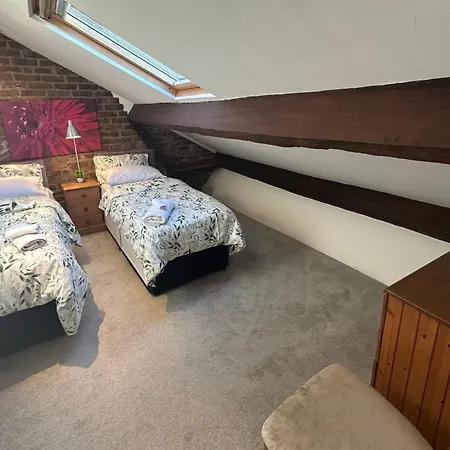 2 Bedrooms In Macclesfield City Centre Exterior photo