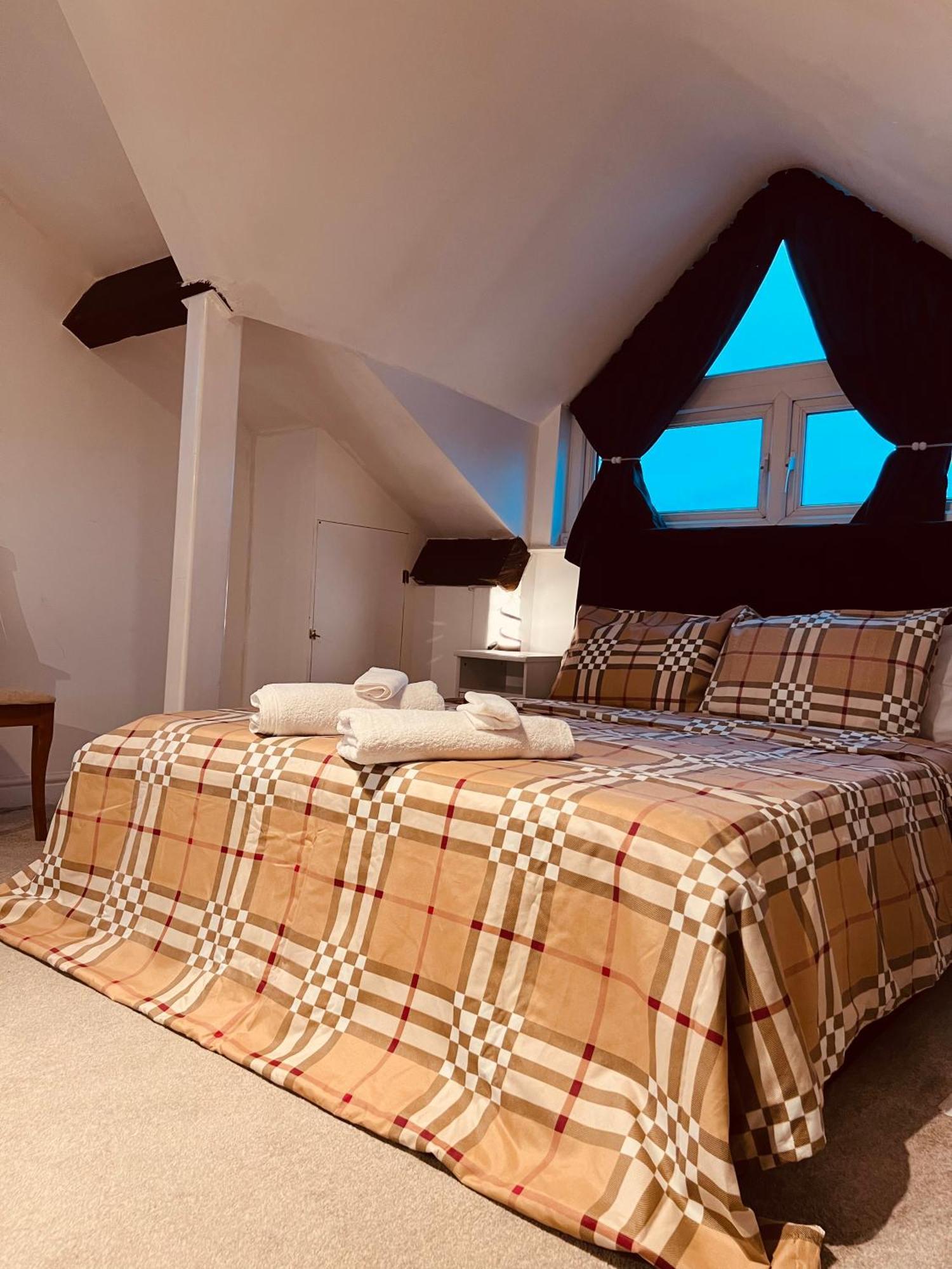 Homestay 2 Bedrooms In Centre *